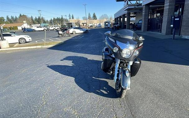 2020 Indian Motorcycle® Roadmaster® Elite Thunder Black Vivid Crystal Over Gunmetal Flake