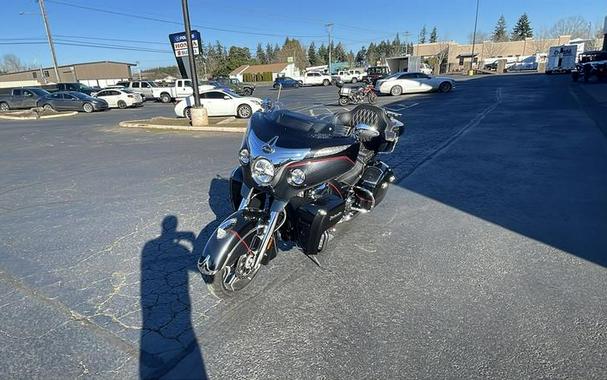 2020 Indian Motorcycle® Roadmaster® Elite Thunder Black Vivid Crystal Over Gunmetal Flake