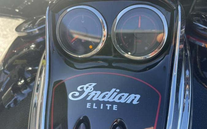 2020 Indian Motorcycle® Roadmaster® Elite Thunder Black Vivid Crystal Over Gunmetal Flake