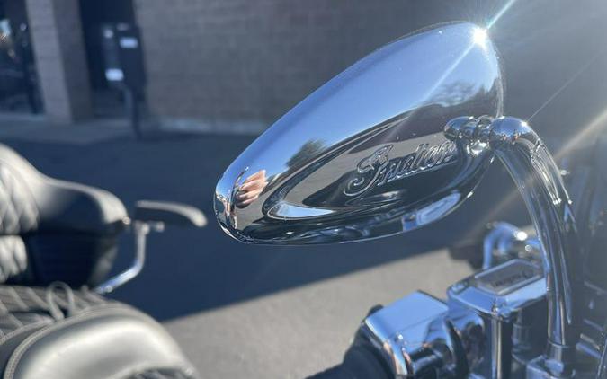 2020 Indian Motorcycle® Roadmaster® Elite Thunder Black Vivid Crystal Over Gunmetal Flake