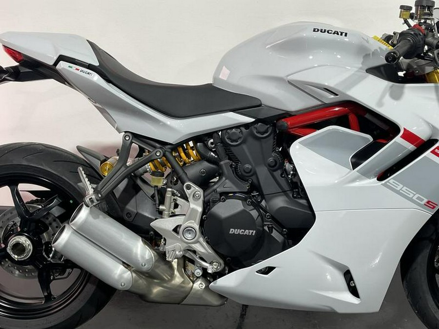 2024 Ducati Supersport 950 S White Stripe