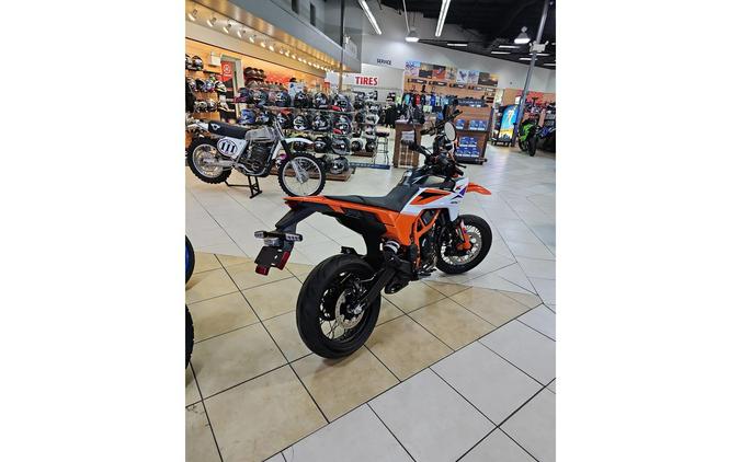 2026 KTM 390 SMC R