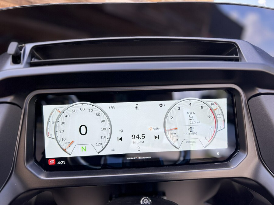 2025 Harley-Davidson® Road Glide® Iron Horse Metallic