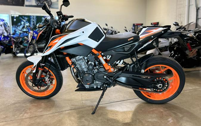 2021 KTM 890 Duke R