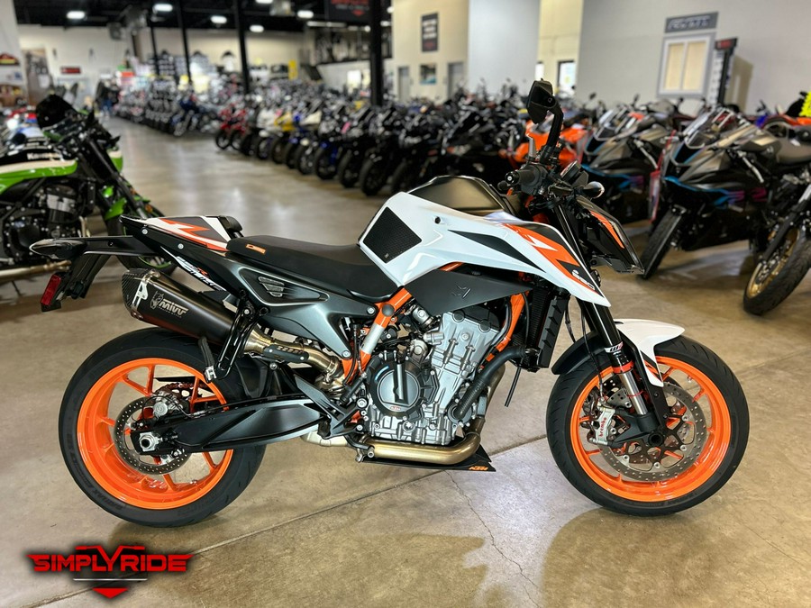 2021 KTM 890 Duke R