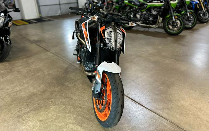 2021 KTM 890 Duke R