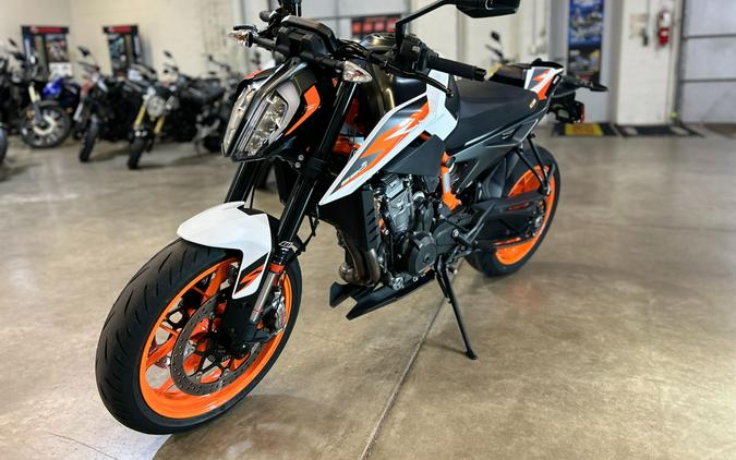 2021 KTM 890 Duke R