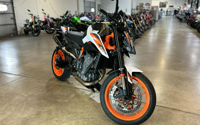 2021 KTM 890 Duke R