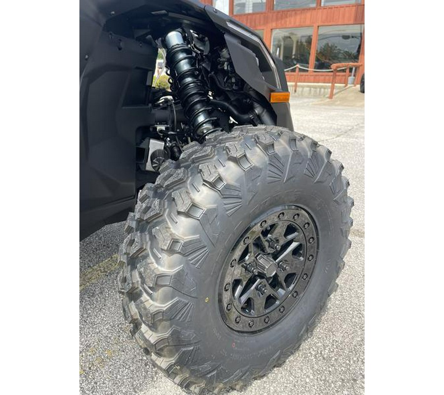 2026 Can-Am® Maverick X3 X ds Turbo RR Triple Black_4.5 in
