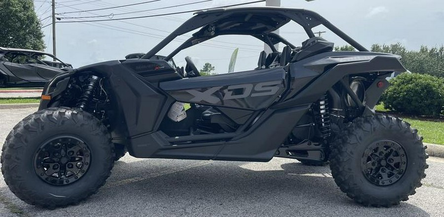 2026 Can-Am® Maverick X3 X ds Turbo RR Triple Black_4.5 in