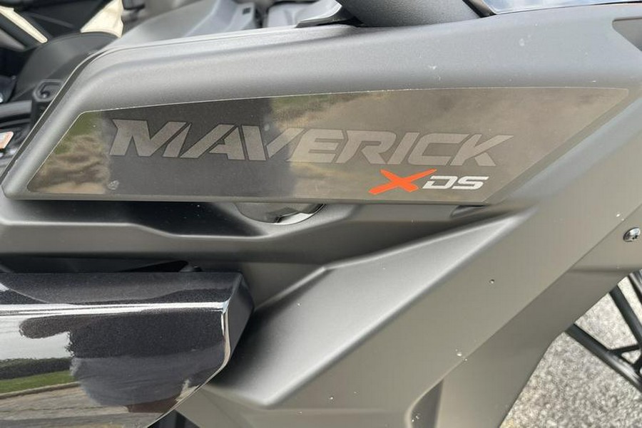 2026 Can-Am® Maverick X3 X ds Turbo RR Triple Black_4.5 in