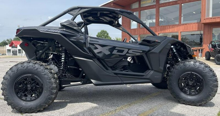 2026 Can-Am® Maverick X3 X ds Turbo RR Triple Black_4.5 in