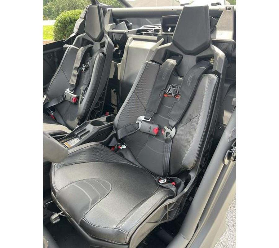 2026 Can-Am® Maverick X3 X ds Turbo RR Triple Black_4.5 in