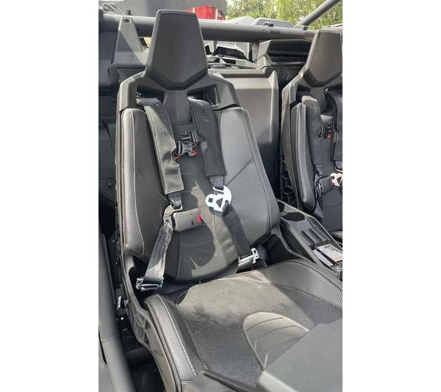2026 Can-Am® Maverick X3 X ds Turbo RR Triple Black_4.5 in