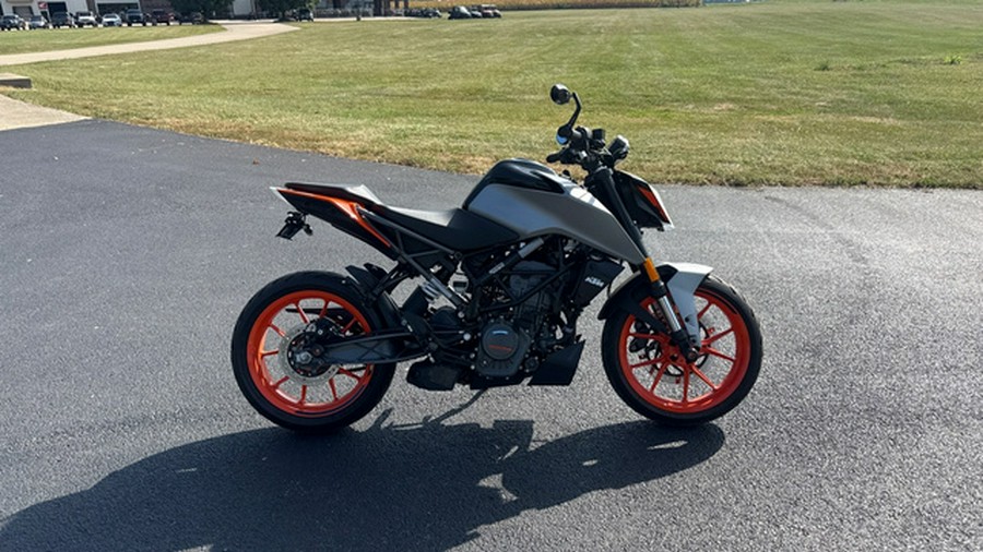 2023 KTM Duke 200