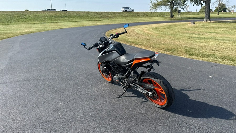 2023 KTM Duke 200
