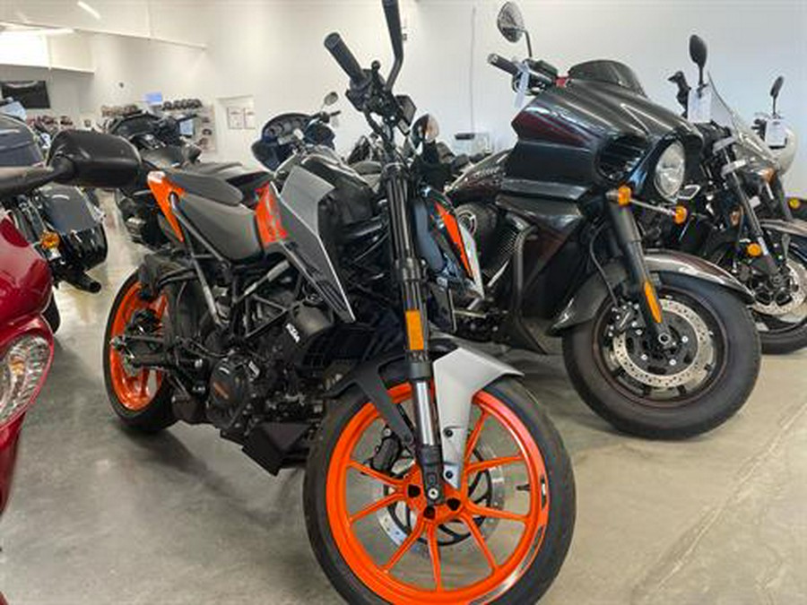 2023 KTM 200 Duke