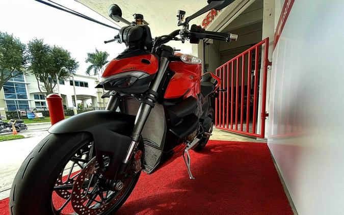 2023 Ducati Streetfighter V4 Ducati Red V4