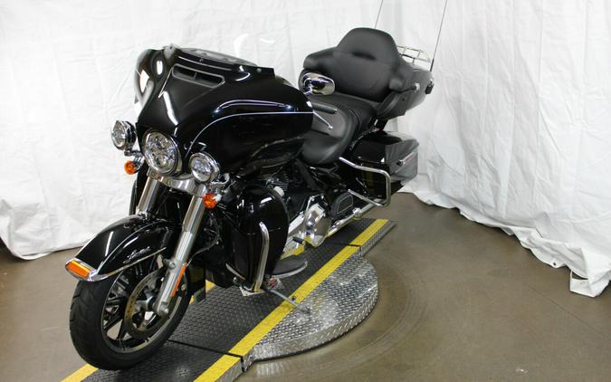 Harley-Davidson® Electra Glide® Ultra Limited 2014 BLACK W/ PINSTRIPE