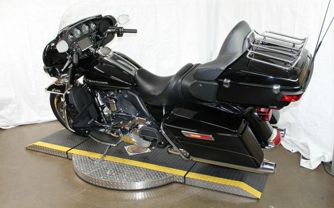 Harley-Davidson® Electra Glide® Ultra Limited 2014 BLACK W/ PINSTRIPE