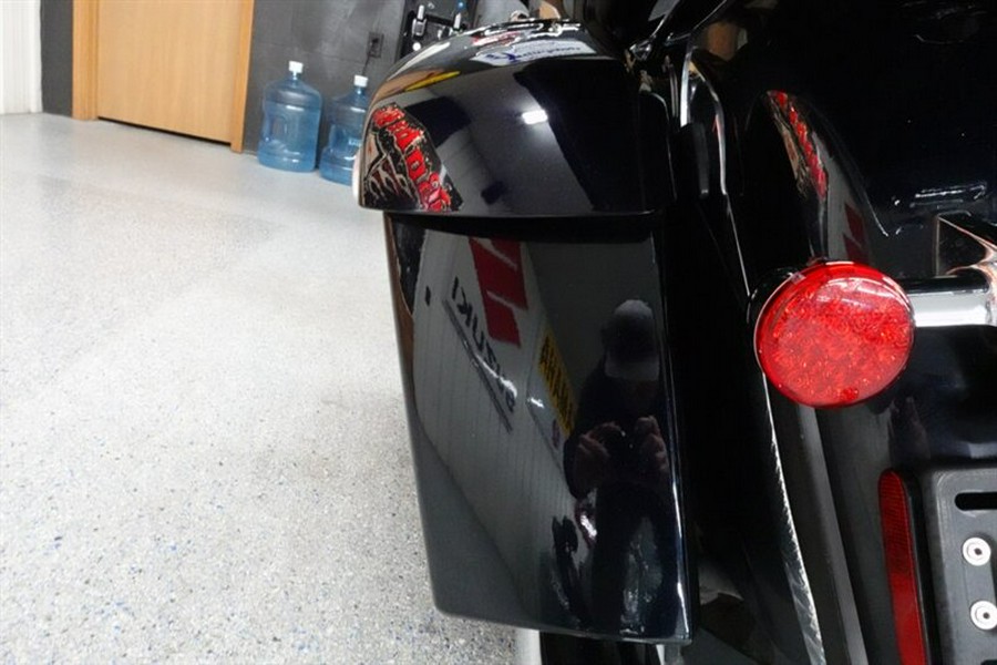 2021 Indian Roadmaster Limited Thunder Black Azure Crystal