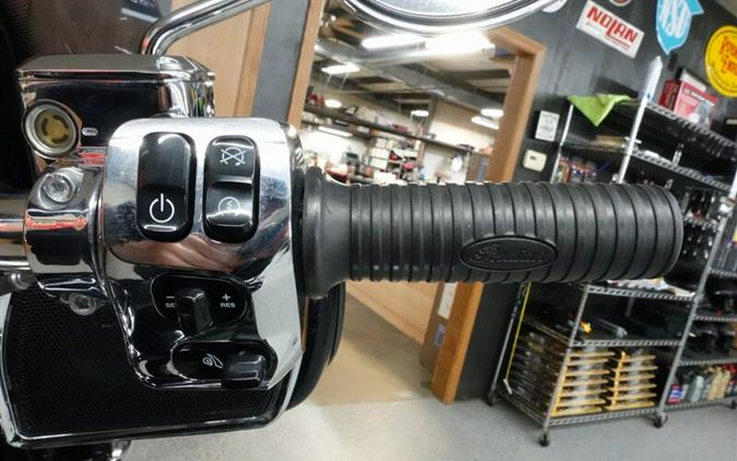 2021 Indian Roadmaster Limited Thunder Black Azure Crystal