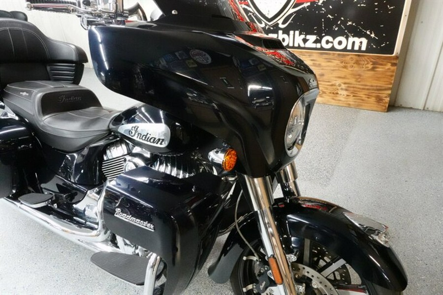 2021 Indian Roadmaster Limited Thunder Black Azure Crystal