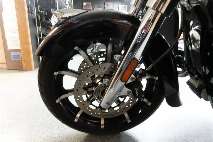 2021 Indian Roadmaster Limited Thunder Black Azure Crystal
