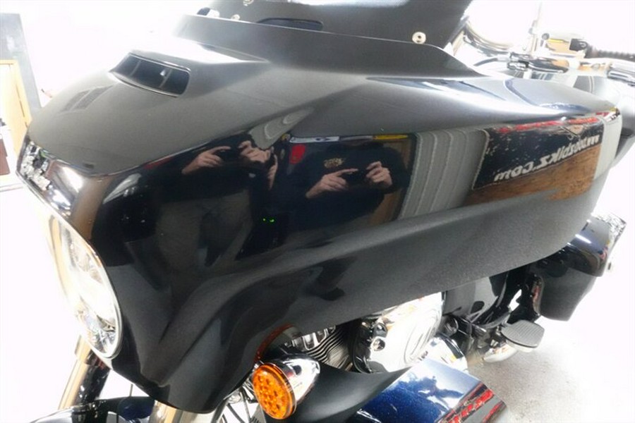 2021 Indian Roadmaster Limited Thunder Black Azure Crystal
