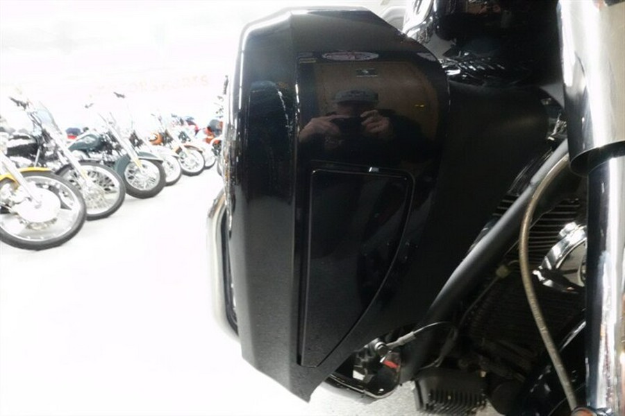 2021 Indian Roadmaster Limited Thunder Black Azure Crystal