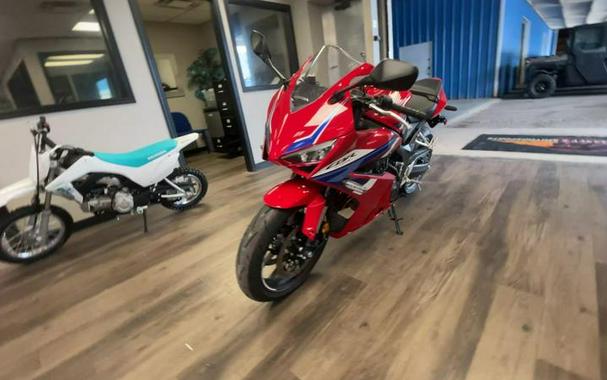 2026 Honda® CBR650R E-Clutch