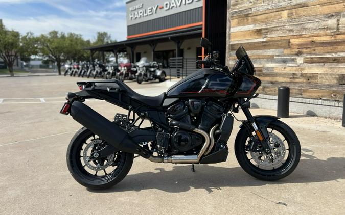 2025 Harley-Davidson® Pan America® 1250 ST Vivid Black