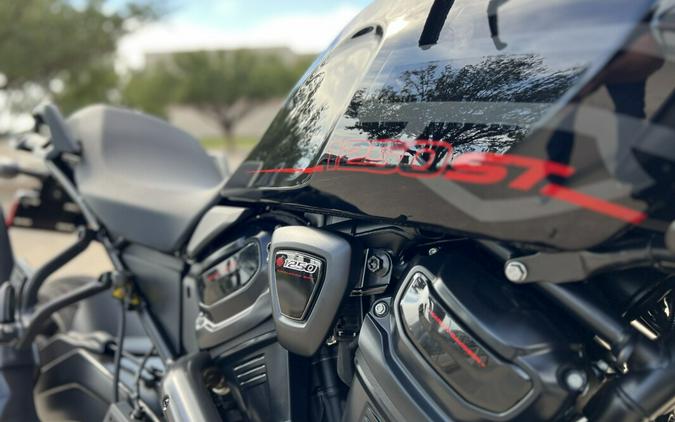 2025 Harley-Davidson® Pan America® 1250 ST Vivid Black