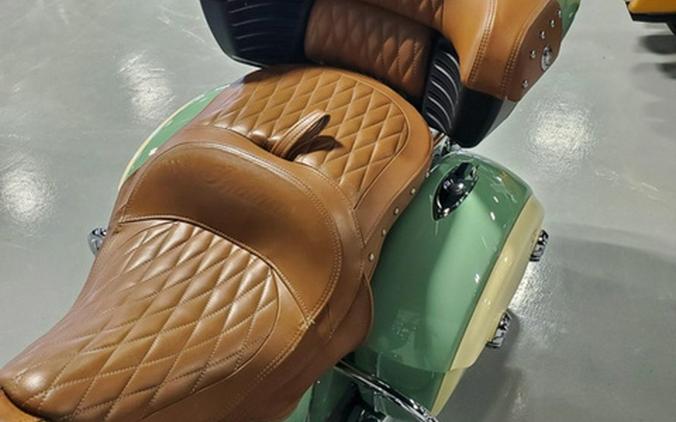 2017 Indian Roadmaster Classic Willow Green Over Ivory Cream