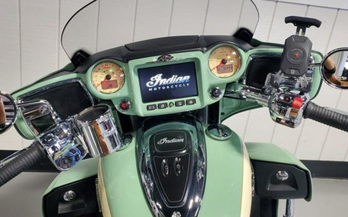 2017 Indian Roadmaster Classic Willow Green Over Ivory Cream