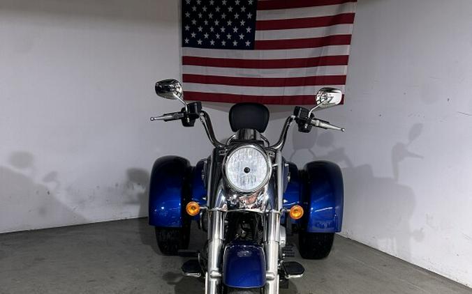 2015 Harley-Davidson Freewheeler™ Superior Blue