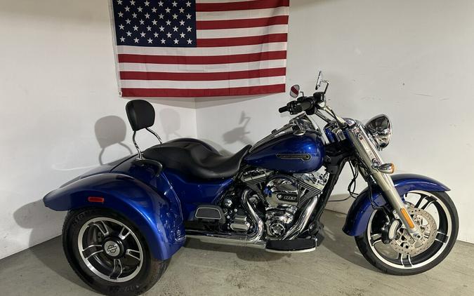 2015 Harley-Davidson Freewheeler™ Superior Blue