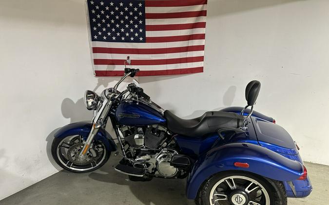 2015 Harley-Davidson Freewheeler™ Superior Blue