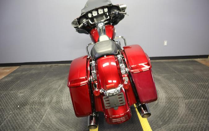 2017 Harley-Davidson Street Glide Special Velocity Red Sunglo