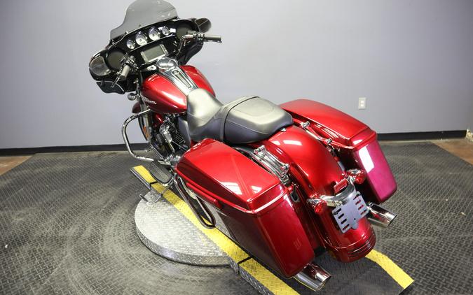 2017 Harley-Davidson Street Glide Special Velocity Red Sunglo