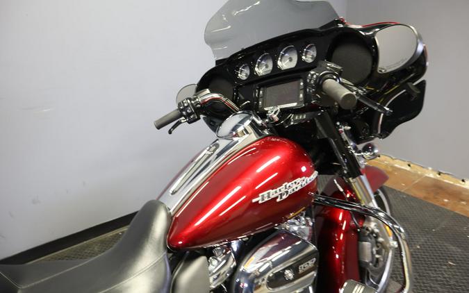 2017 Harley-Davidson Street Glide Special Velocity Red Sunglo