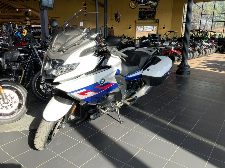 2022 BMW K 1600 GT Light White/Racing Blue Metallic/Racing Red