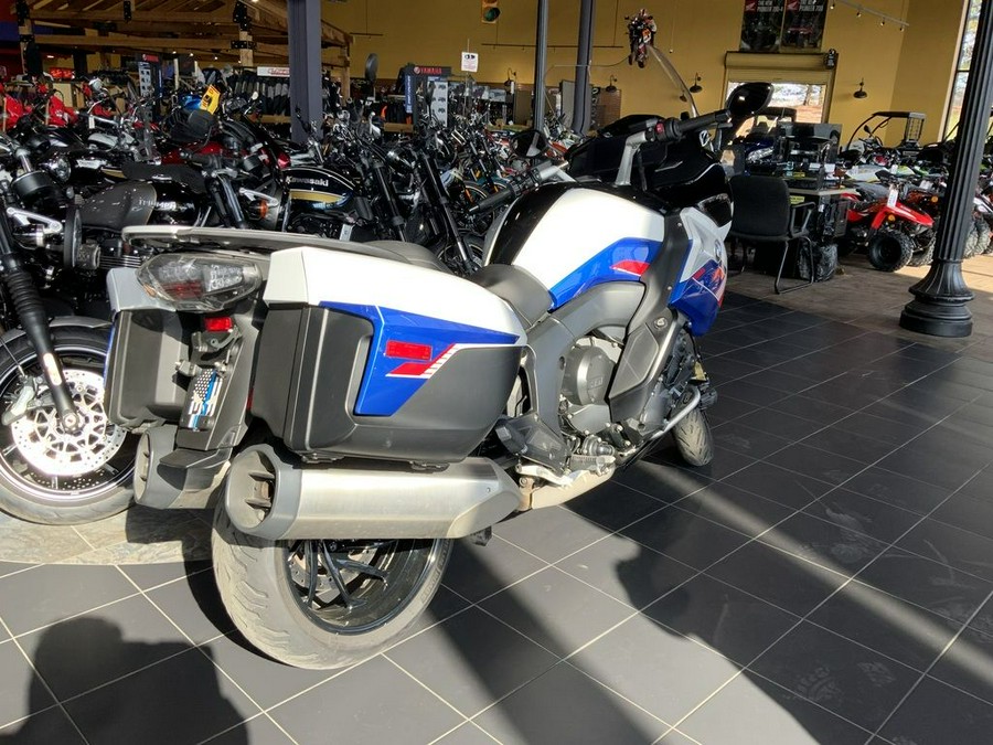 2022 BMW K 1600 GT Light White/Racing Blue Metallic/Racing Red