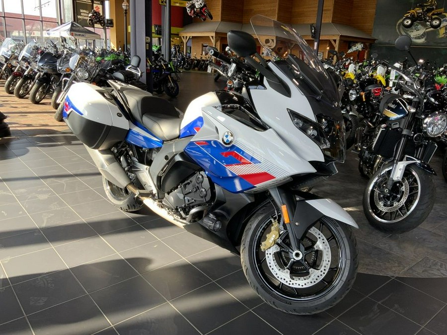 2022 BMW K 1600 GT Light White/Racing Blue Metallic/Racing Red