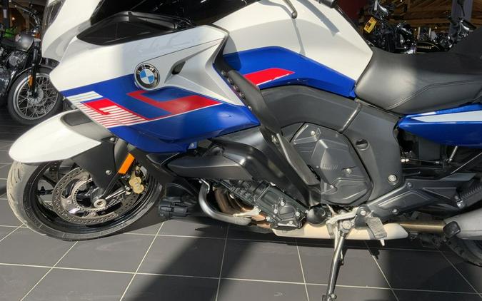 2022 BMW K 1600 GT Light White/Racing Blue Metallic/Racing Red