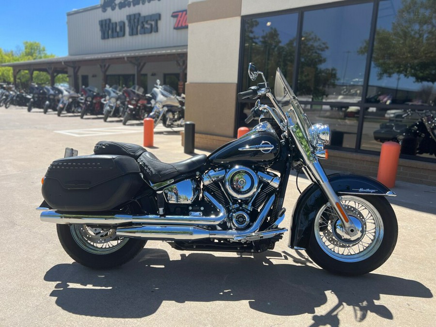 2020 Harley-Davidson® Heritage Classic 107 Vivid Black