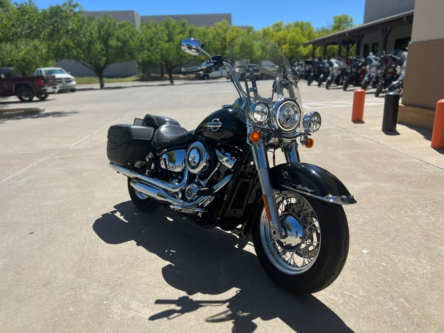 2020 Harley-Davidson® Heritage Classic 107 Vivid Black