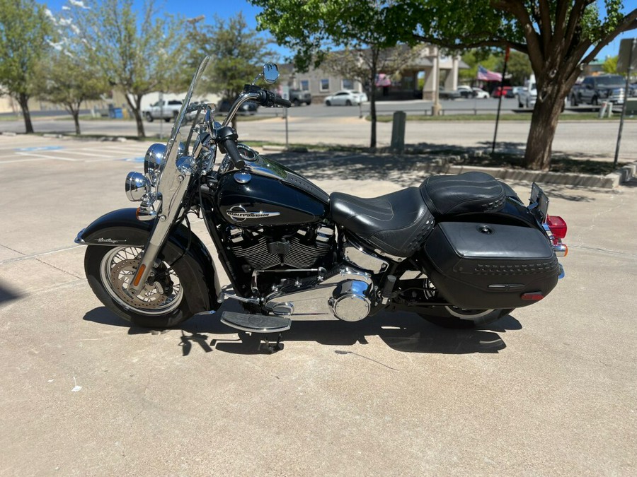 2020 Harley-Davidson® Heritage Classic 107 Vivid Black