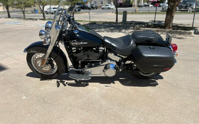2020 Harley-Davidson® Heritage Classic 107 Vivid Black