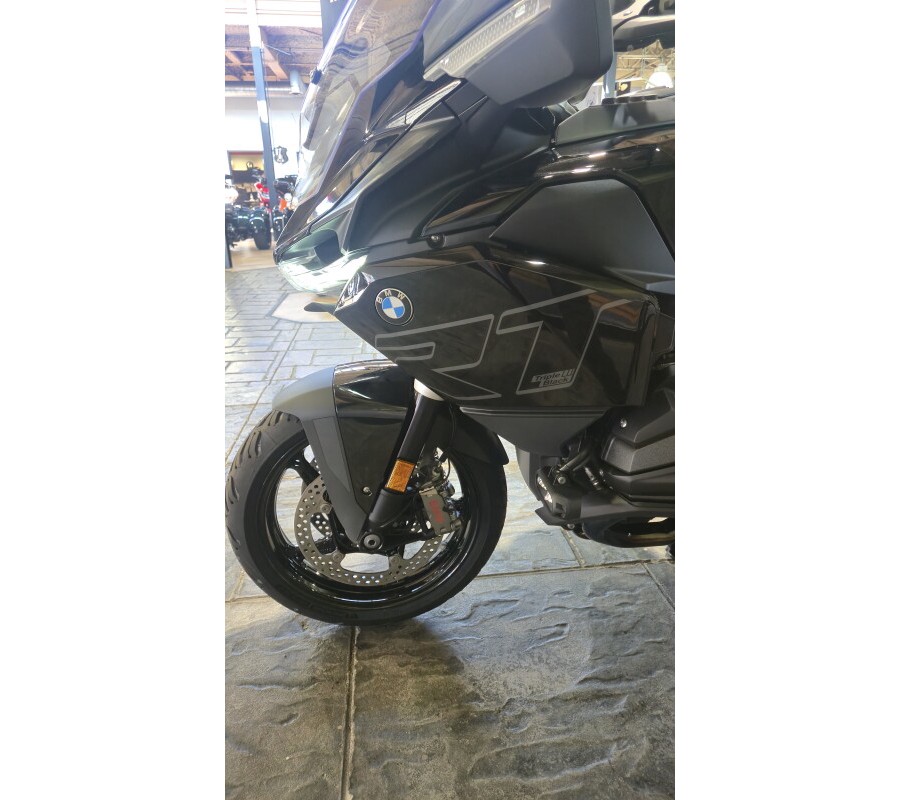 2026 BMW Motorrad R 1300 RT